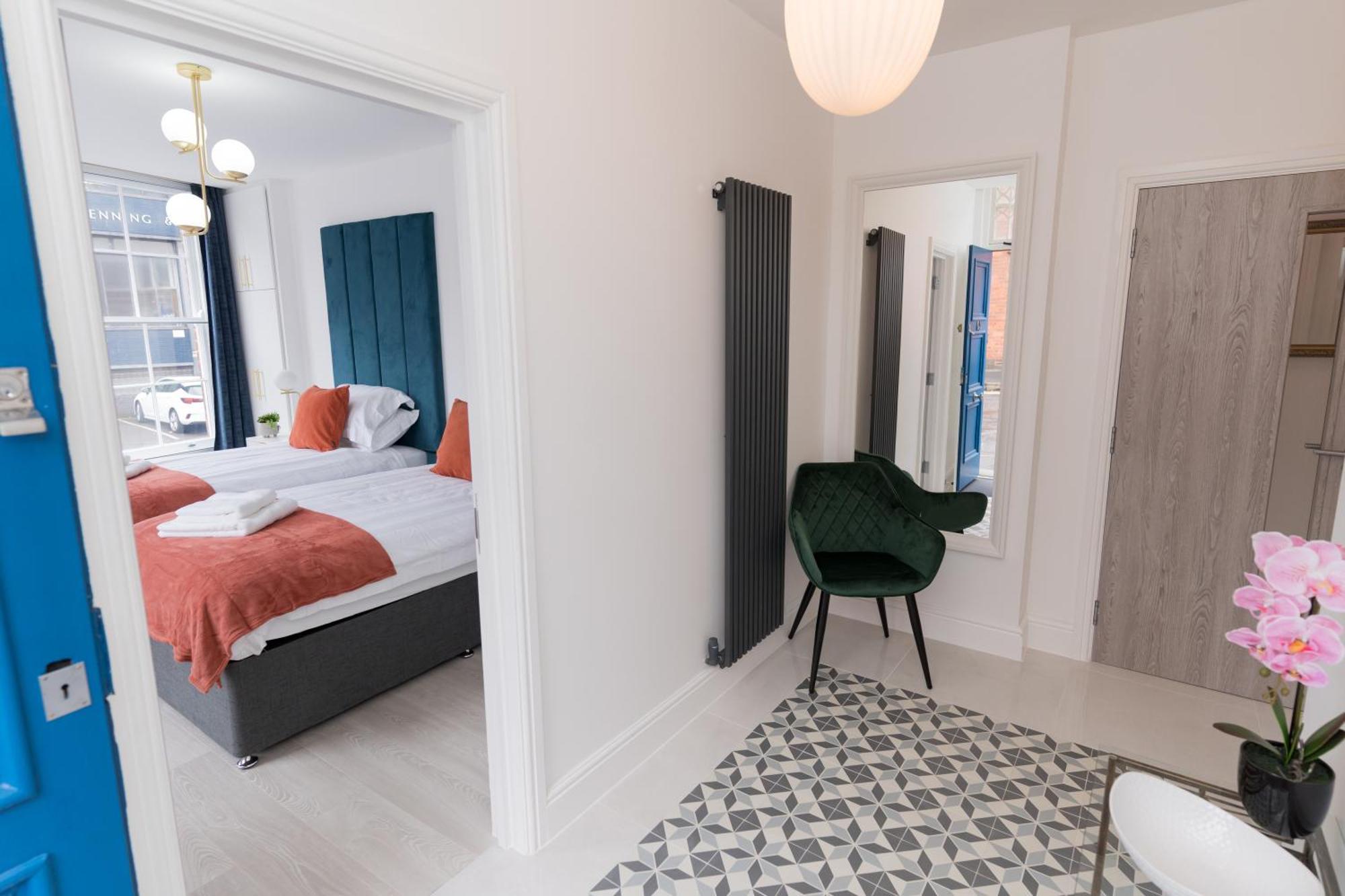 Luxurious 2 Bed Birmingham House Free Parking - Sleeps 6 아파트 외부 사진