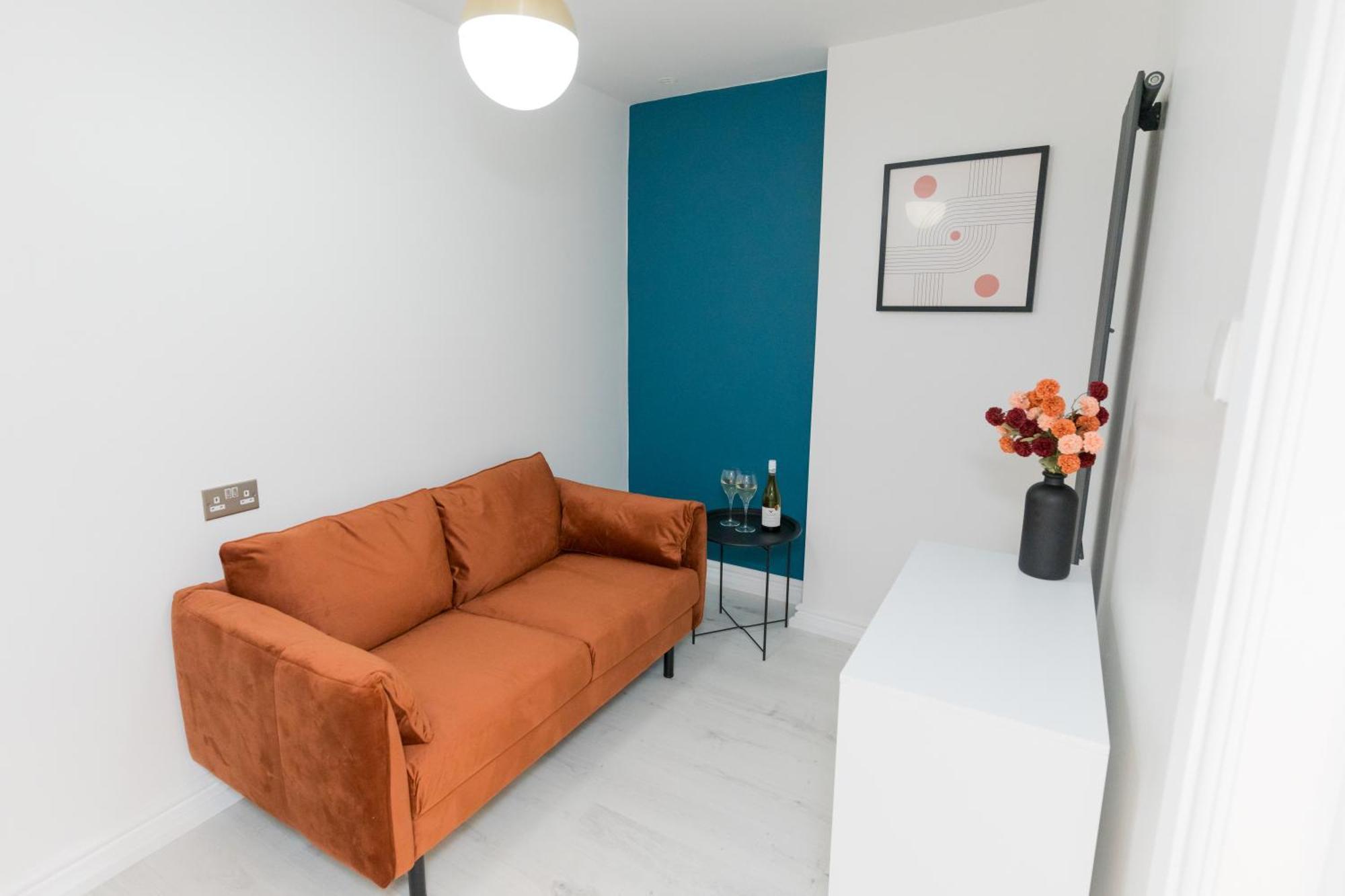 Luxurious 2 Bed Birmingham House Free Parking - Sleeps 6 아파트 외부 사진