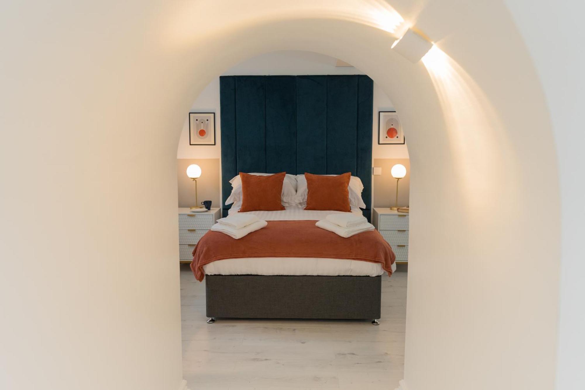 Luxurious 2 Bed Birmingham House Free Parking - Sleeps 6 아파트 외부 사진