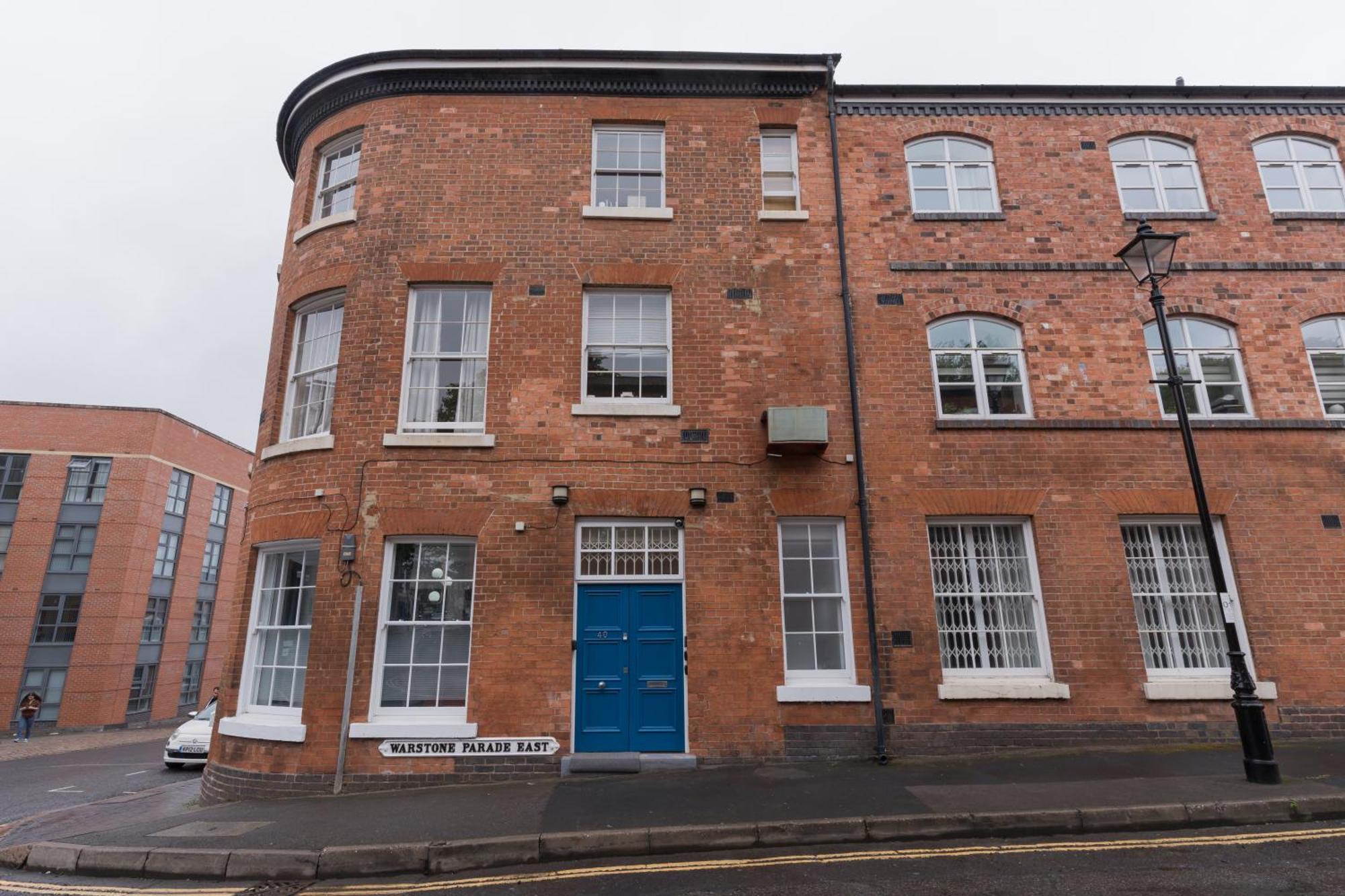 Luxurious 2 Bed Birmingham House Free Parking - Sleeps 6 아파트 외부 사진