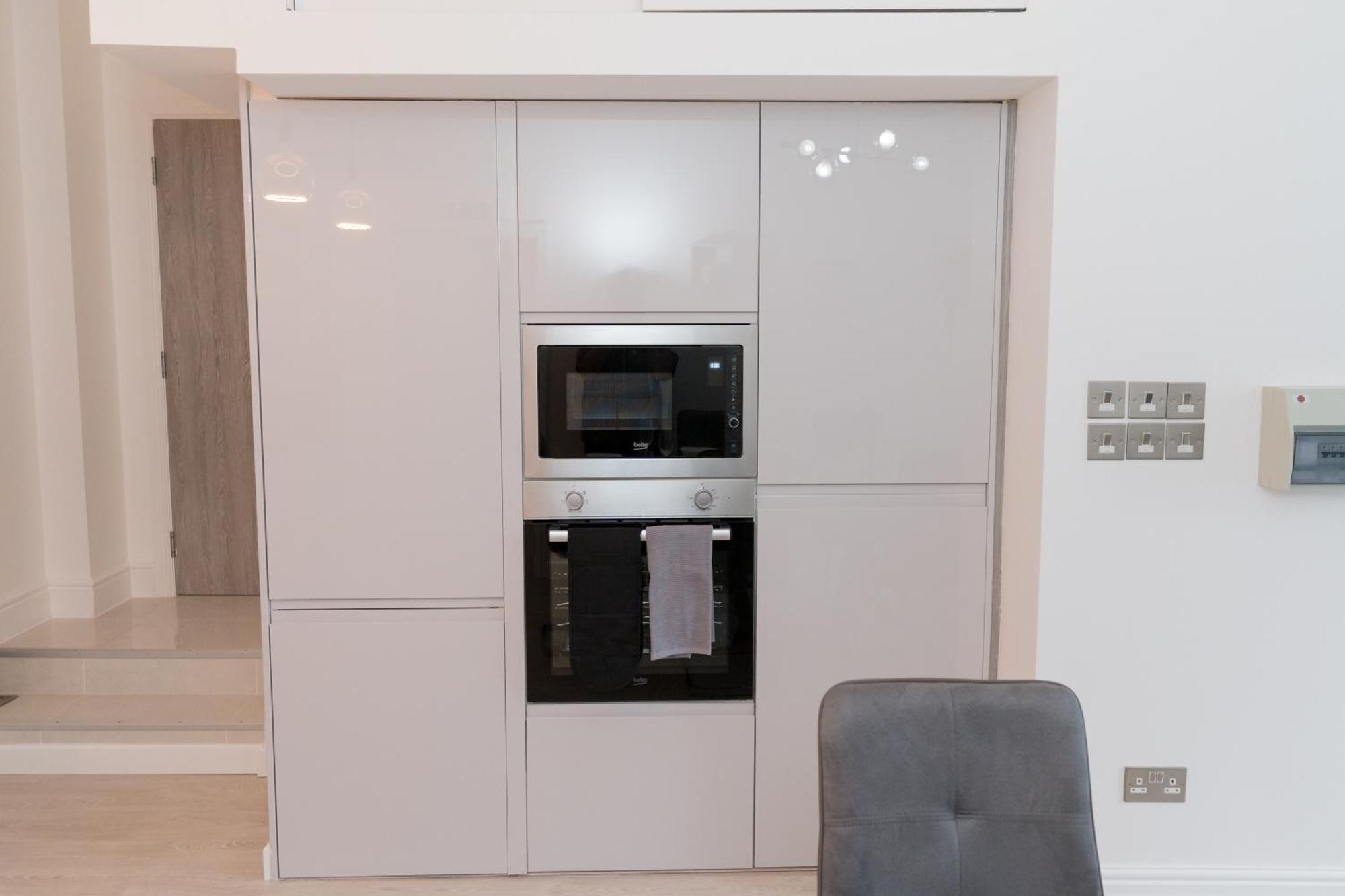 Luxurious 2 Bed Birmingham House Free Parking - Sleeps 6 아파트 외부 사진